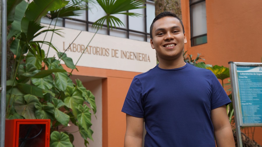 Imagen Dylan Santiago Lasso estudiante que viajará a Argentina a representar la Universidad