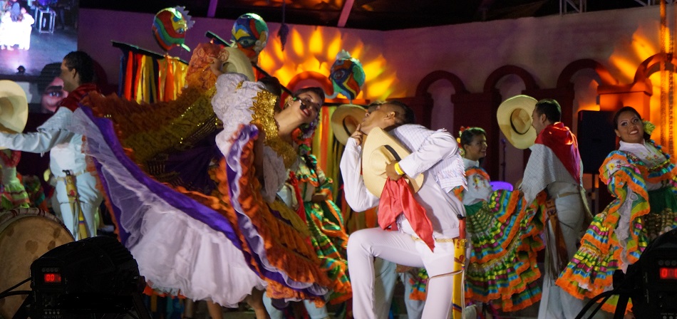 Imagen Karoll Vanessa Caballero bailando en la concha acústica