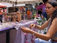 Estudiantes, egresadas y funcionarias mostraron, en sus ideas de negocio, historias de superación, empoderamiento y trabajo por su entorno.